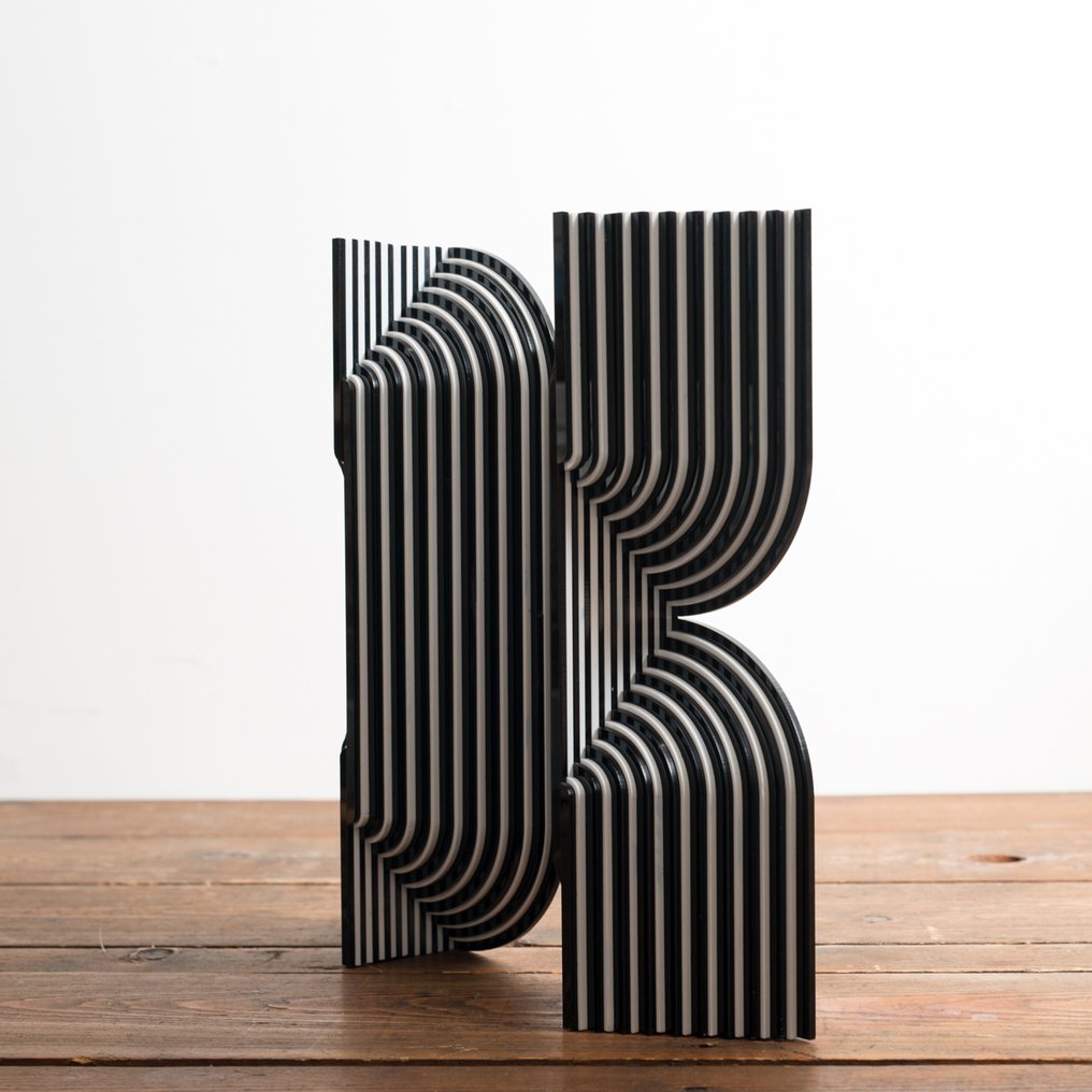 Gio Schiano - Sculpture, LIMITED EDITION - Vibra - 30 cm - Cast methacrylate #1.0