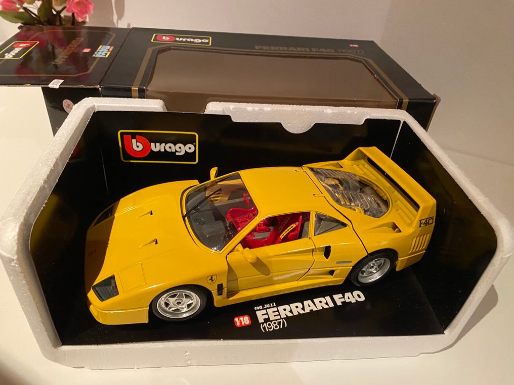 Bburago 1:18 - Model samochodu - Ferrari F40 #1.0
