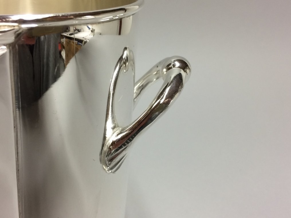 酒柜 -  适用于一瓶的冷却器，中间设有冰块隔层。 - 镀银黄铜 #4.3