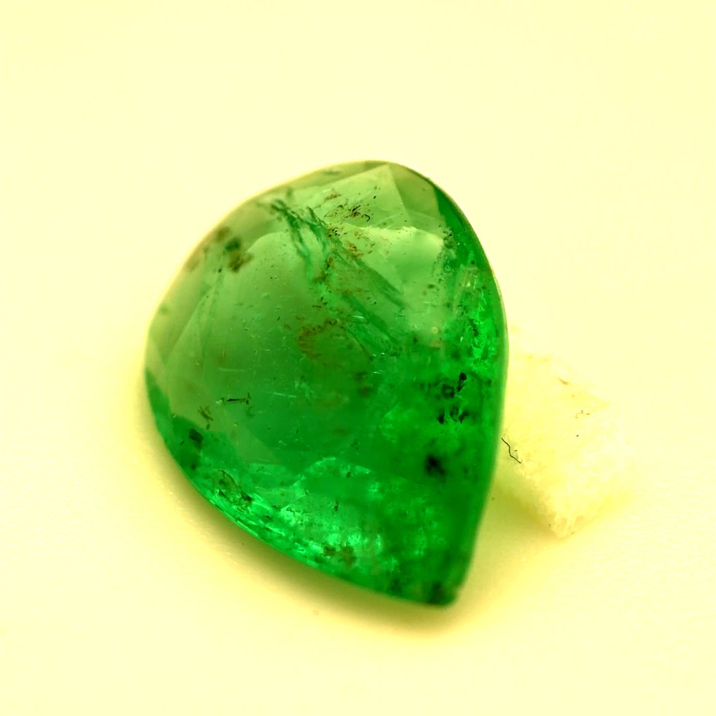 Ingen reservasjonspris - 1 pcs Grønn Smaragd - 1.45 ct - Det internasjonale gemologiske institutt (IGI) - Naturalismemerstein #4.3