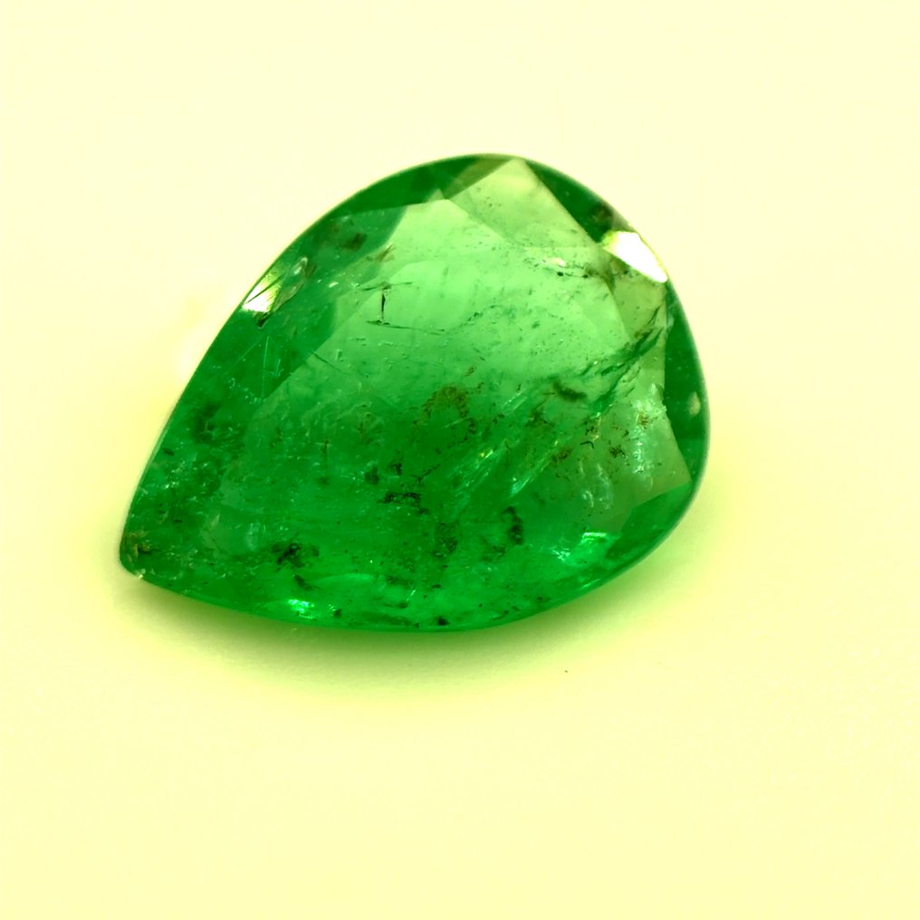 Ingen reservasjonspris - 1 pcs Grønn Smaragd - 1.45 ct - Det internasjonale gemologiske institutt (IGI) - Naturalismemerstein #1.0