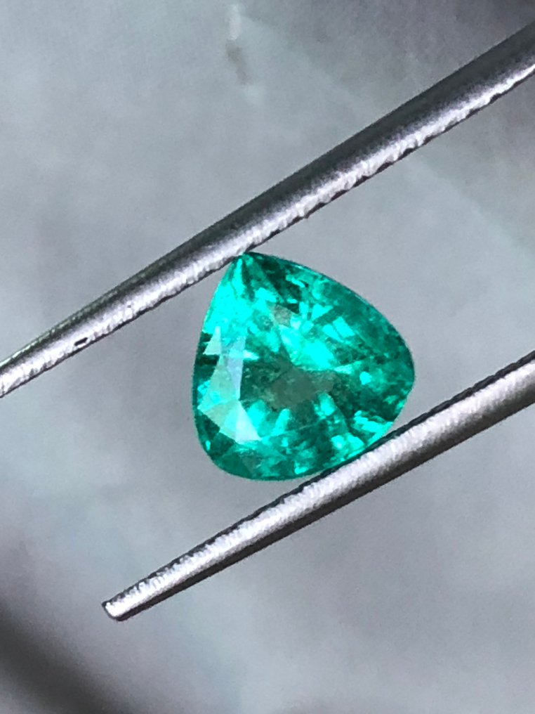 1 pcs  绿色 祖母绿  - 1.35 ct - 国际宝石研究院（IGI） - 无底价 #2.1