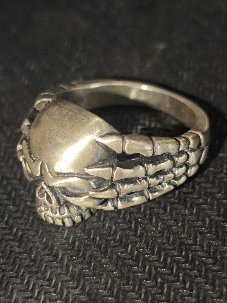 Anello con teschio e pietra rossa all'occhio - Sterling silver skull ring - Insegna - .925 argento #1.0