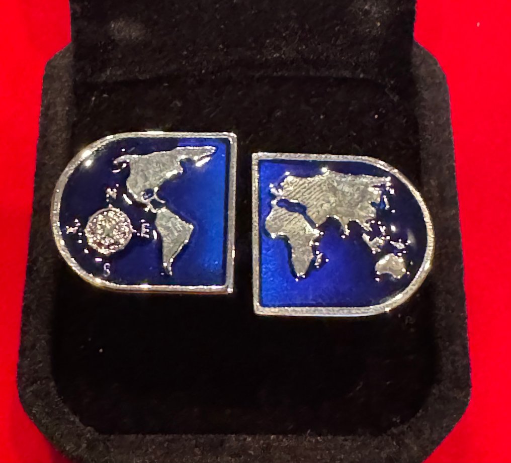 Piękne spinki do mankietów z srebra 925 o motywie mapy świata z niebieską emalią - Spinki #1.0