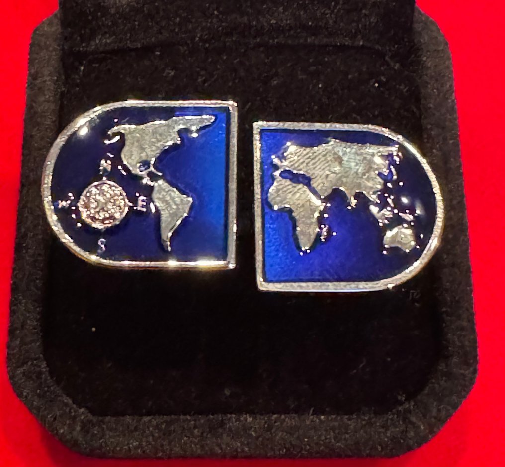 Piękne spinki do mankietów z srebra 925 o motywie mapy świata z niebieską emalią - Spinki #1.0