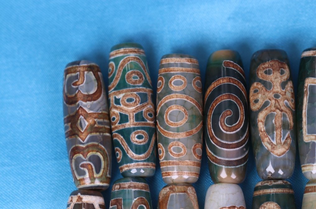 Dzi 珠 - 西藏 Dzi 玛瑙 - 9眼 Dzi、3眼 Dzi、观音 Dzi、龙 Dzi、莲花 Dzi- 276 g - (60) #3.2