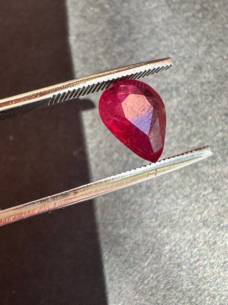 Ruby Real Gem! Stunning Transparent Faceted Blood Ruby. Natural, 1,60 Ct. From the Specially Collection - Height: 9 mm - Width: 7 mm- 0.32 g #1.0