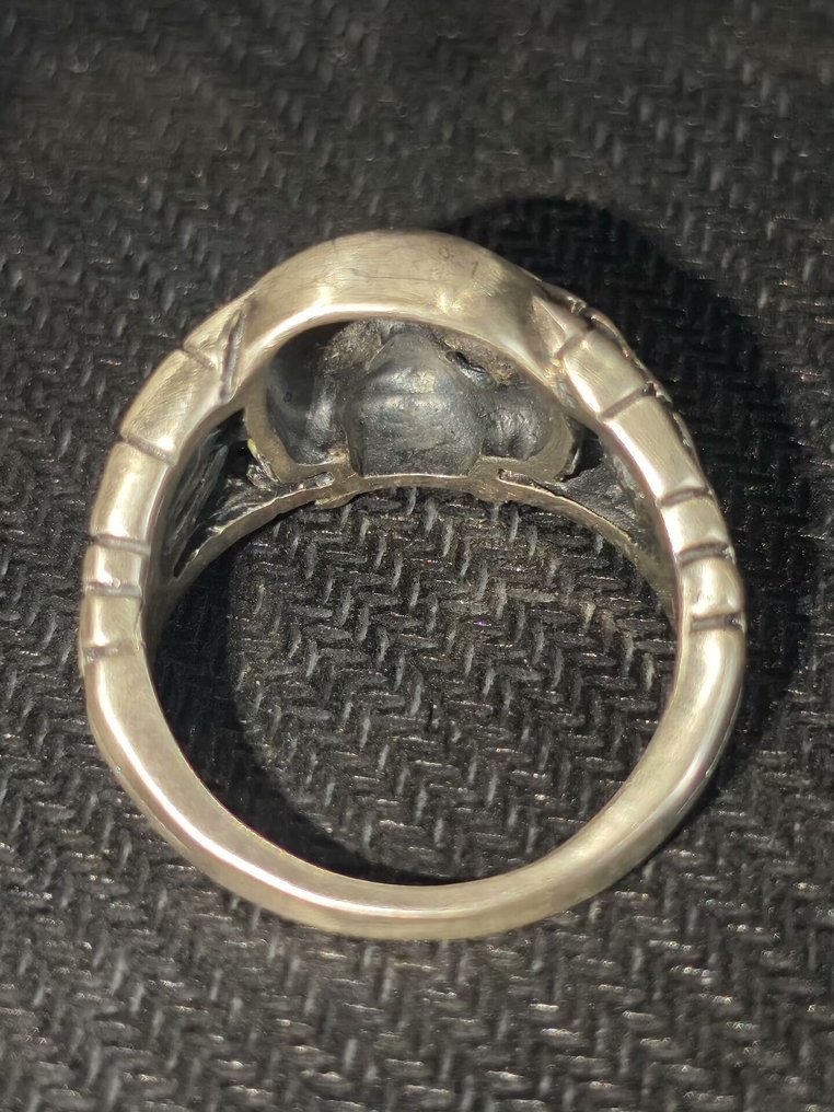 Anello con teschio e pietra rossa all'occhio - Sterling silver skull ring - Insegna - .925 argento #2.1