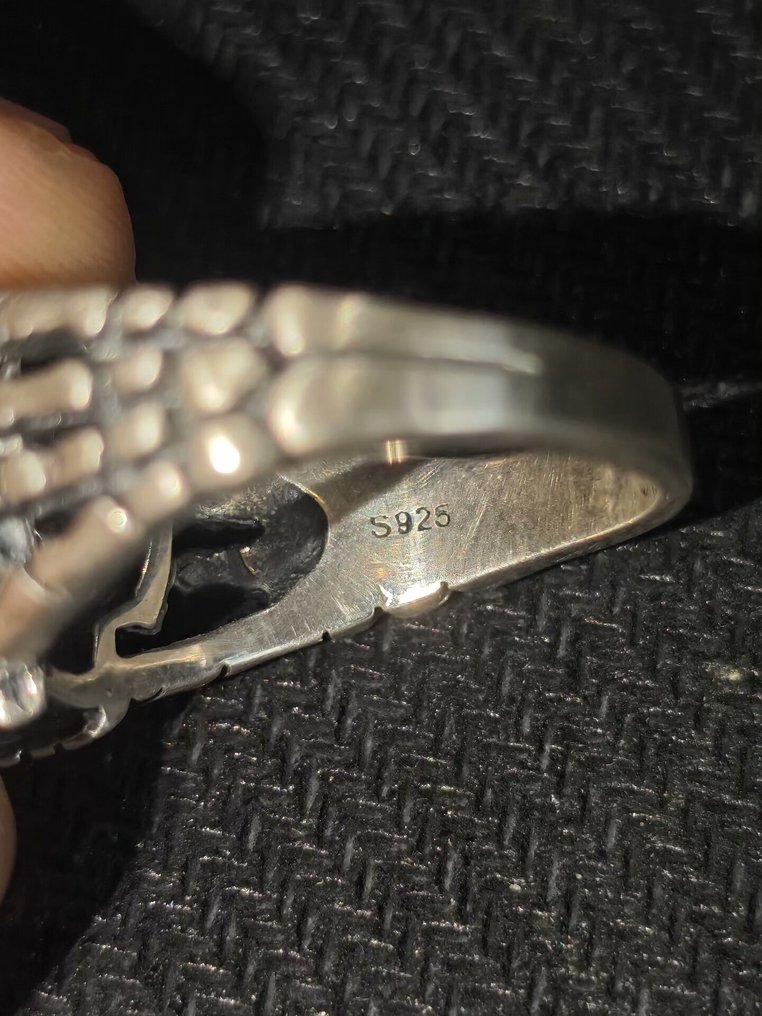 Anello con teschio e pietra rossa all'occhio - Sterling silver skull ring - Insegna - .925 argento #4.3