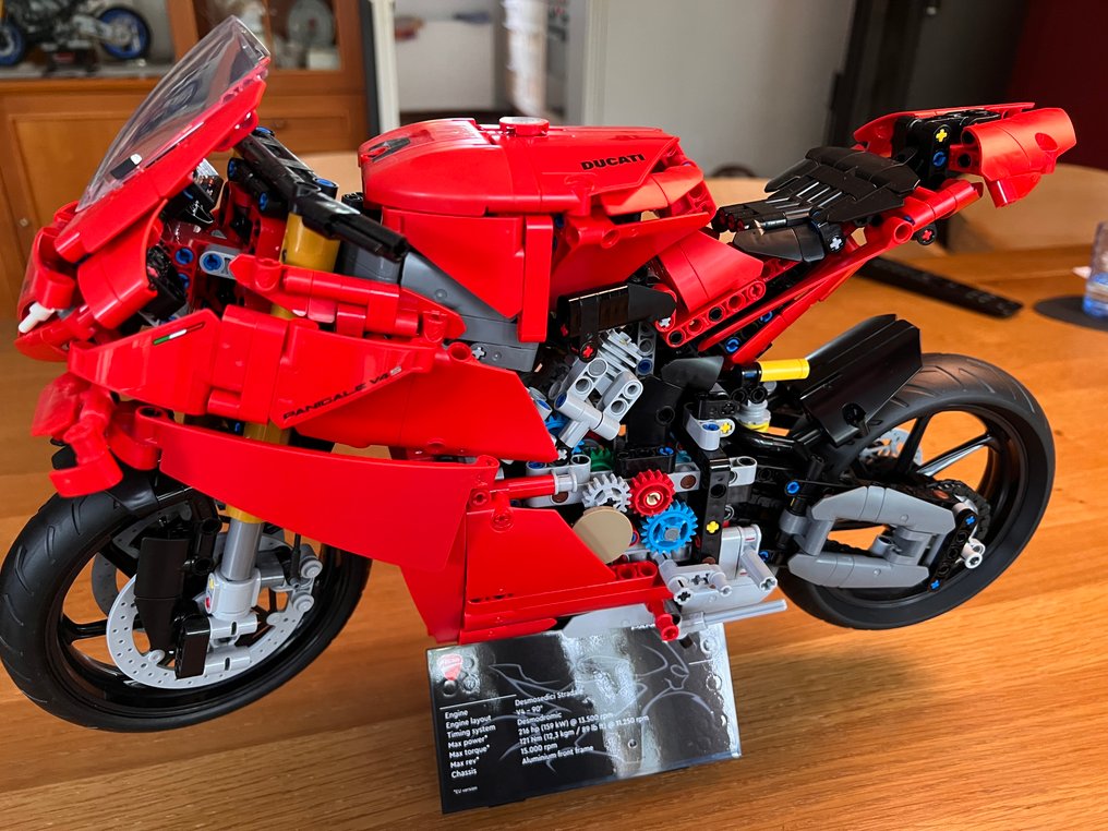 Lego - Technic - 42202 - Ducati Panigale V4S - 2020+ #2.1