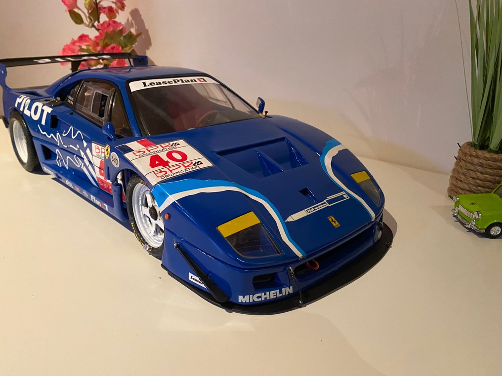 Pocher 1:8 - Model car - Ferrari F40 - Pilot #1.0