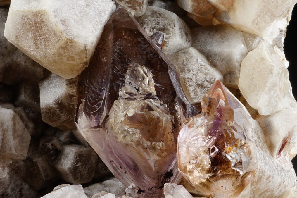Amatista Phantom con cristalli di calcite da Erongo, Namibia TOP - Altezza: 12 cm - Larghezza: 9 cm- 366 g #4.3