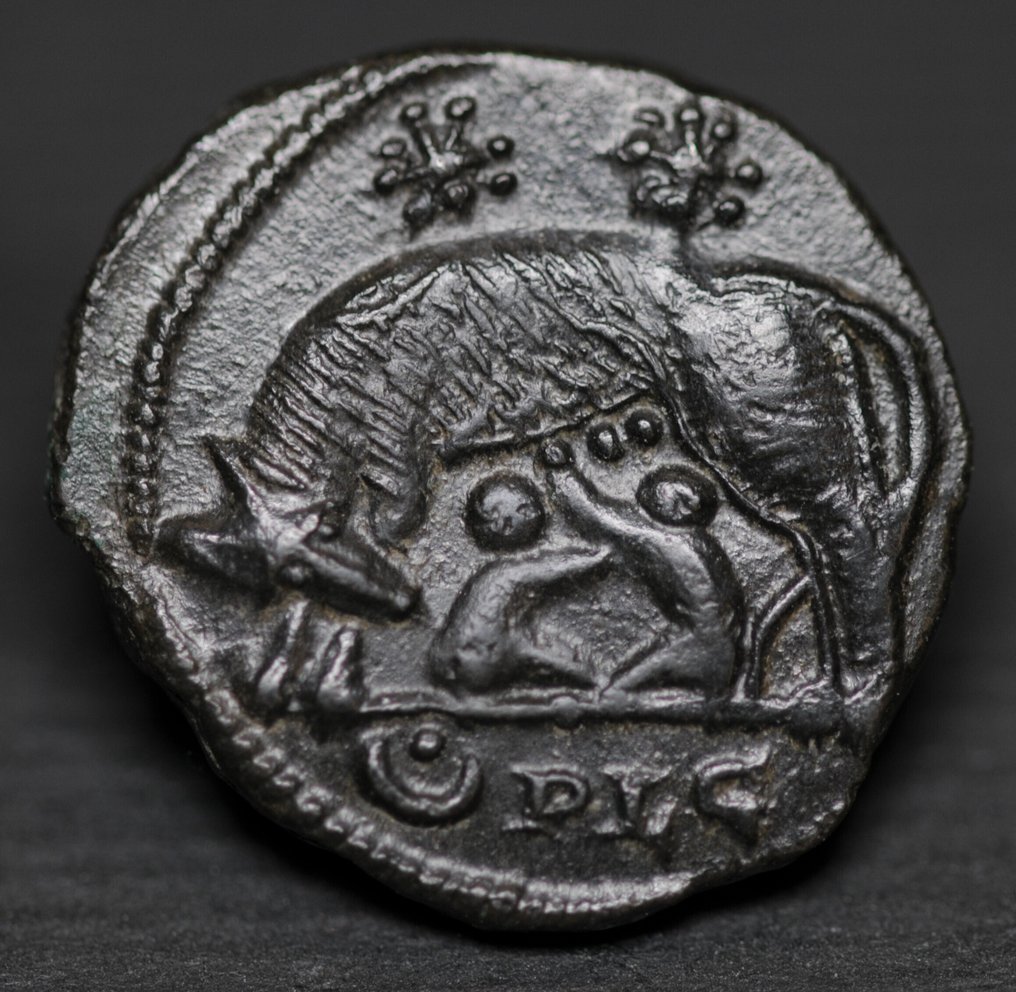 Ρωμαϊκή Αυτοκρατορία. Constantine I (AD 306-337). Nummus Lugdunum Mint. VRBS ROMA (χωρίς τιμή ασφαλείας) #1.0