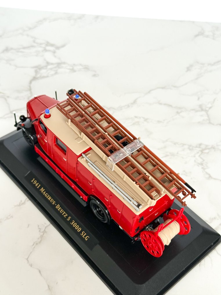 Road Signature 1:43 - Modelauto - 1941 Magirus-Deutz S 3000 SLG Fire Engine – 1:43 Scale – Signature Series by Road Kings #3.2