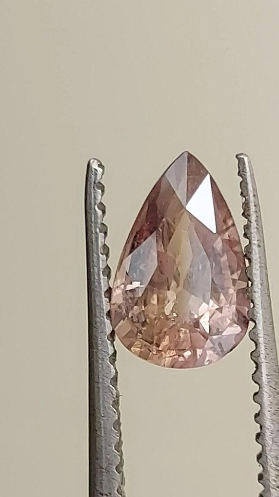 Sapphire  - 1.85 ct - Antwerp Laboratory for Gemstone Testing (ALGT) #1.0