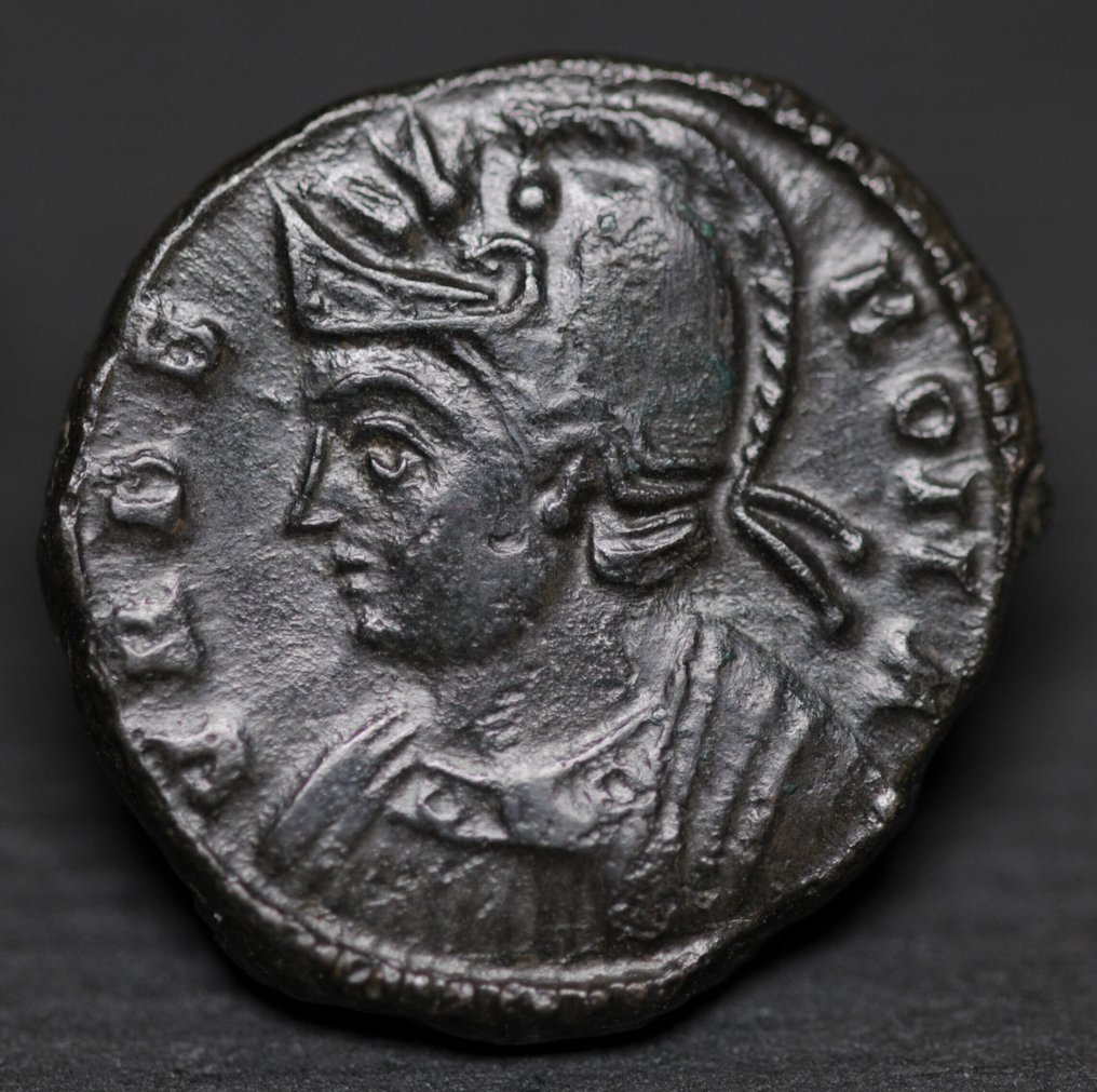 Ρωμαϊκή Αυτοκρατορία. Constantine I (AD 306-337). Nummus Lugdunum Mint. VRBS ROMA (χωρίς τιμή ασφαλείας) #1.0
