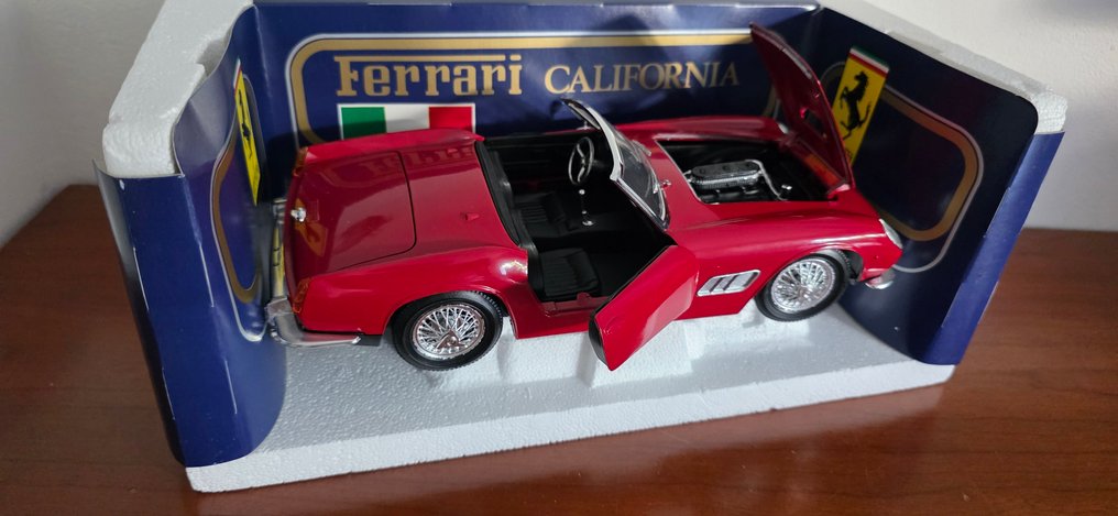 Polistil 1:16 - 模型汽车 - Ferrari 250 GT SW California #1.0