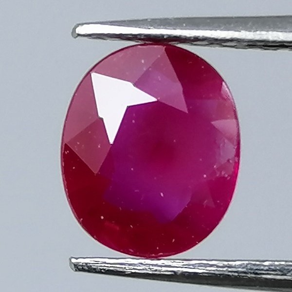 Red Ruby - 0.65 ct - Instituto Gemólogico Español (IGE) - Minor #1.0