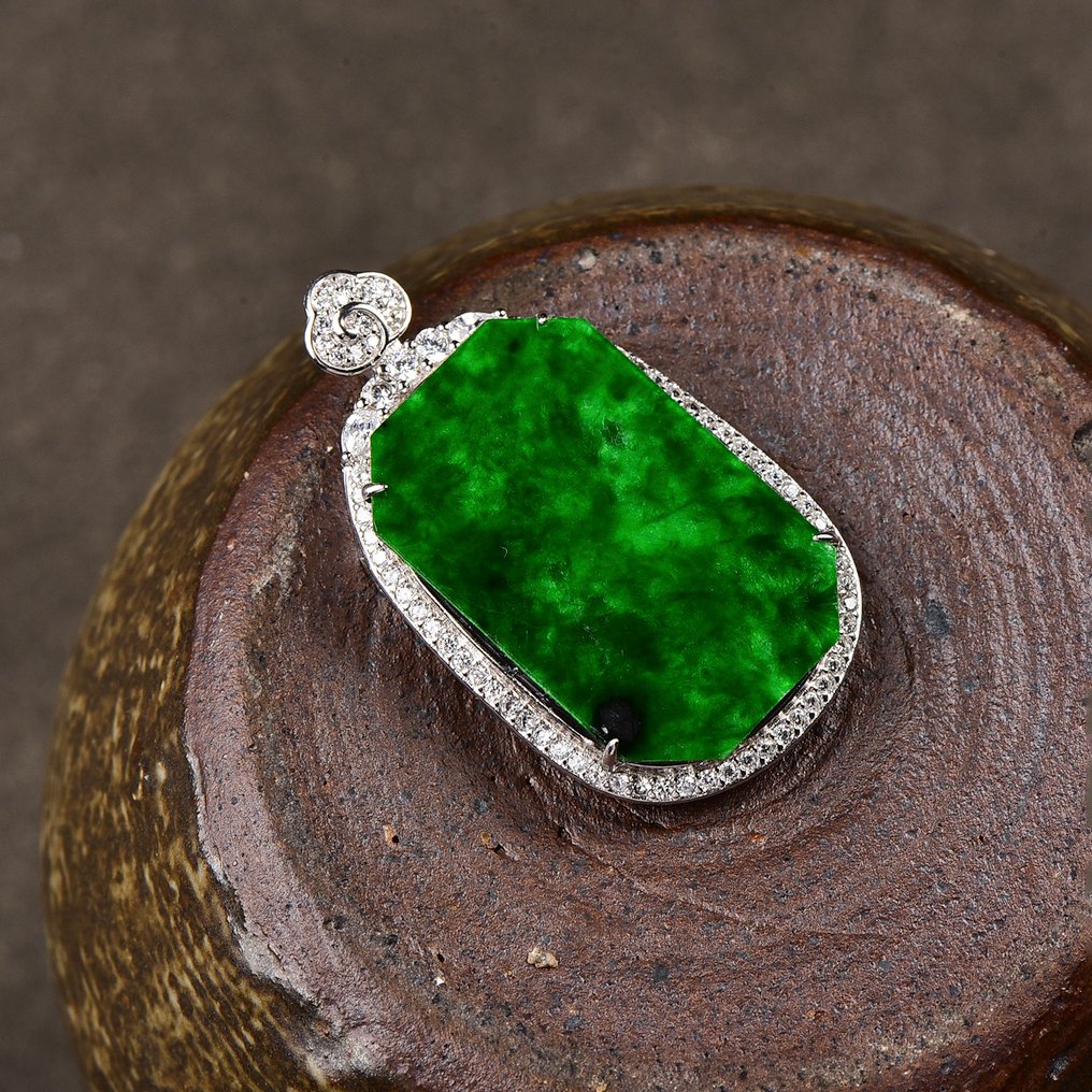 认证未处理翡翠吊坠（A货） 艺术与自然优雅的完美融合- 4.41 g #4.3