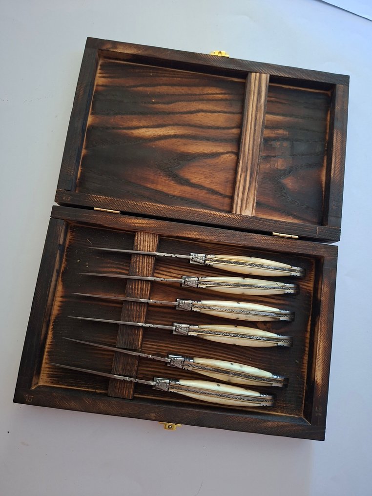 K.Roman K.Romain  - Kitchen knife - Kitchen knife set -  La Coutellerie De Romain Laguiole Bougna Kitchen Knives Prestigious Presented in Box - Steel, Bone, Wood - France #4.3