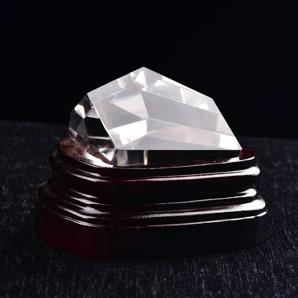 ALGT Certified - Large and Masterful Natural Quartz - Notable for its exceptionally radiant clarity- 201.53 g #1.0