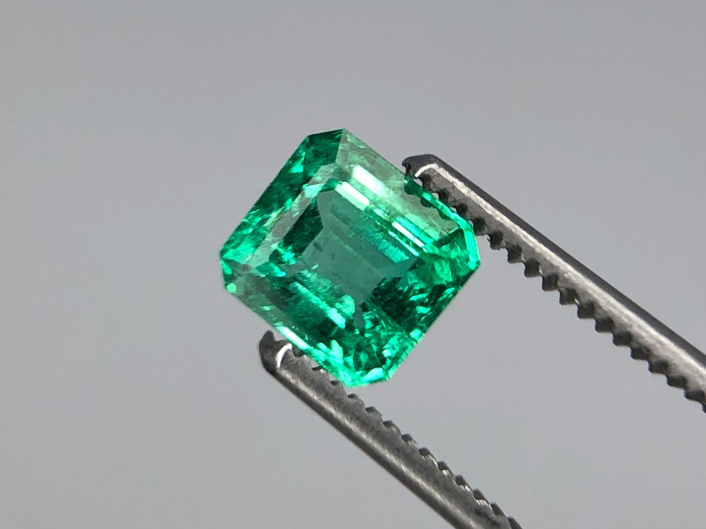 Zöld Smaragd  - 2.31 ct - Nemzetközi Gemmológiai Intézet (IGI) #1.0