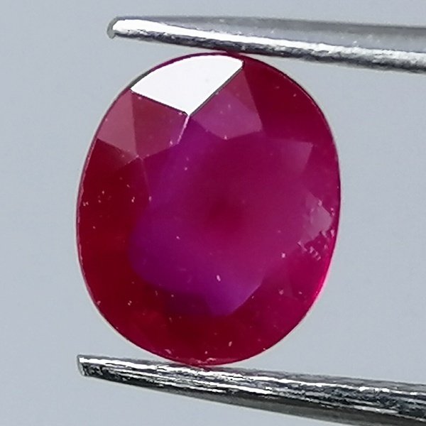 Red Ruby - 0.65 ct - Instituto Gemólogico Español (IGE) - Minor #2.1