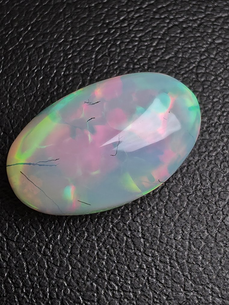 5.6 ct Natural White Opal Cabochon - Height: 16.6 mm - Width: 10.8 mm- 1.12 g #2.1