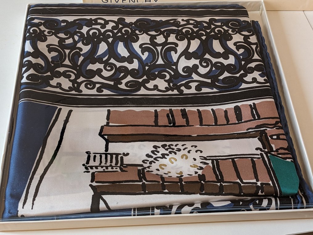 Givenchy - Foulard #3.2