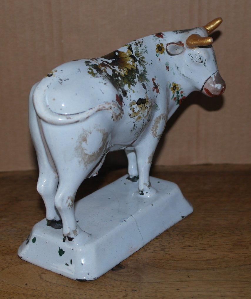 Statuette, Koe Koudbeschilderd wit aardezwerk - 15 cm - Faïence #1.0