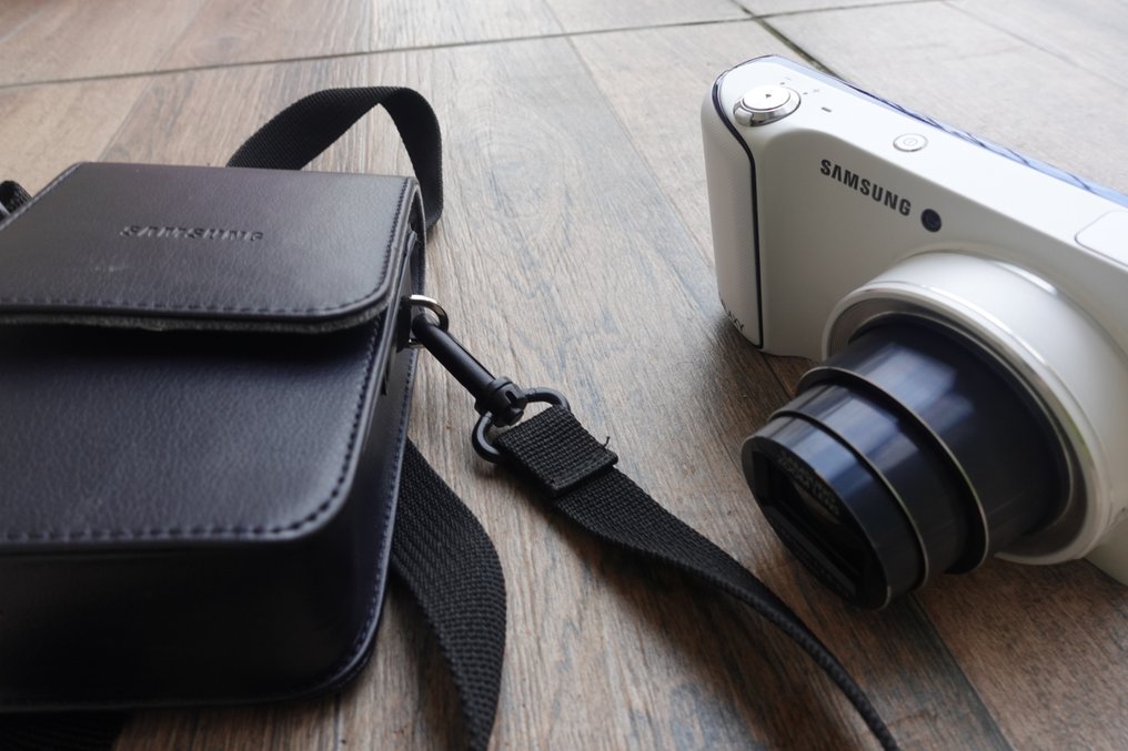 Samsung Galaxy - EK-GC100 - White Digital camera #1.0