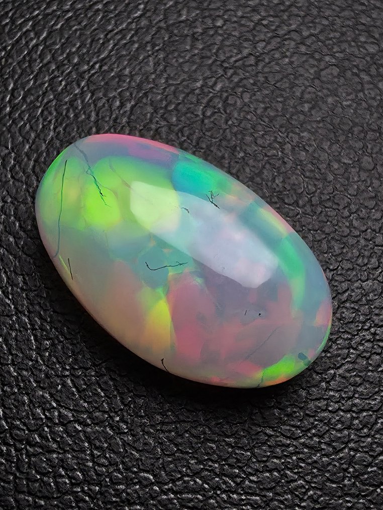 5.6 ct Natural White Opal Cabochon - Height: 16.6 mm - Width: 10.8 mm- 1.12 g #4.3