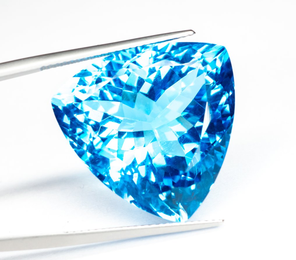 Zonder minimumprijs Topaas - 41.06 ct - Gem Report Antwerp (GRA) - Intense 'Swiss' Blue #1.0