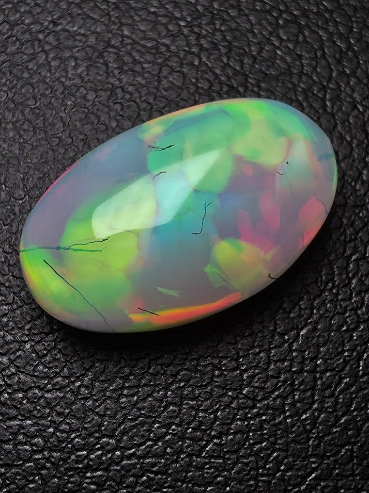 5.6 ct Natural White Opal Cabochon - Height: 16.6 mm - Width: 10.8 mm- 1.12 g #3.2