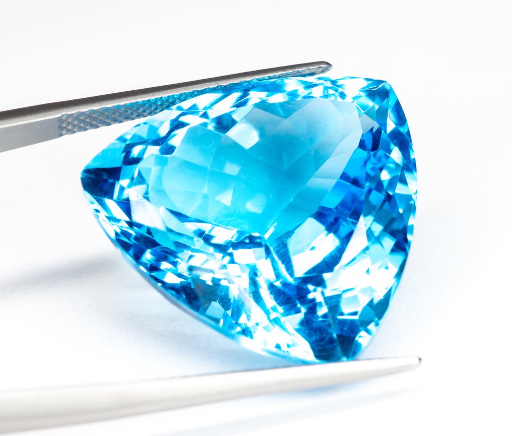 Zonder minimumprijs Topaas - 41.06 ct - Gem Report Antwerp (GRA) - Intense 'Swiss' Blue #2.1