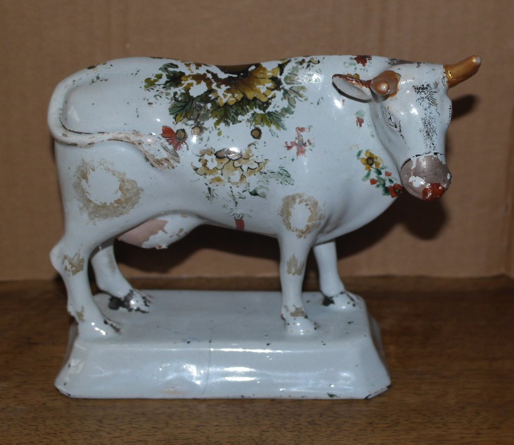 Statuette, Koe Koudbeschilderd wit aardezwerk - 15 cm - Faïence #1.0