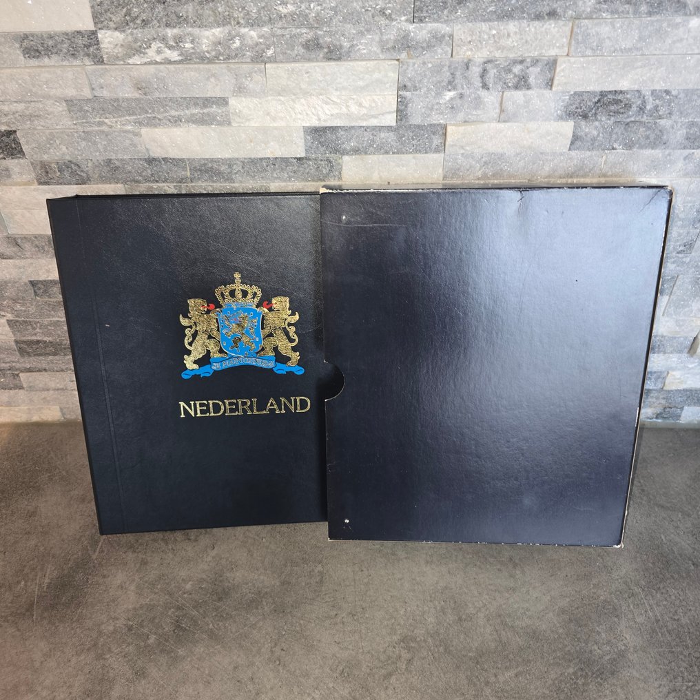 Netherlands. Beatrix. Album 5 Cent t/m 50 Gulden 1980 t/m 2001 compleet inclusief ZILVER #1.0