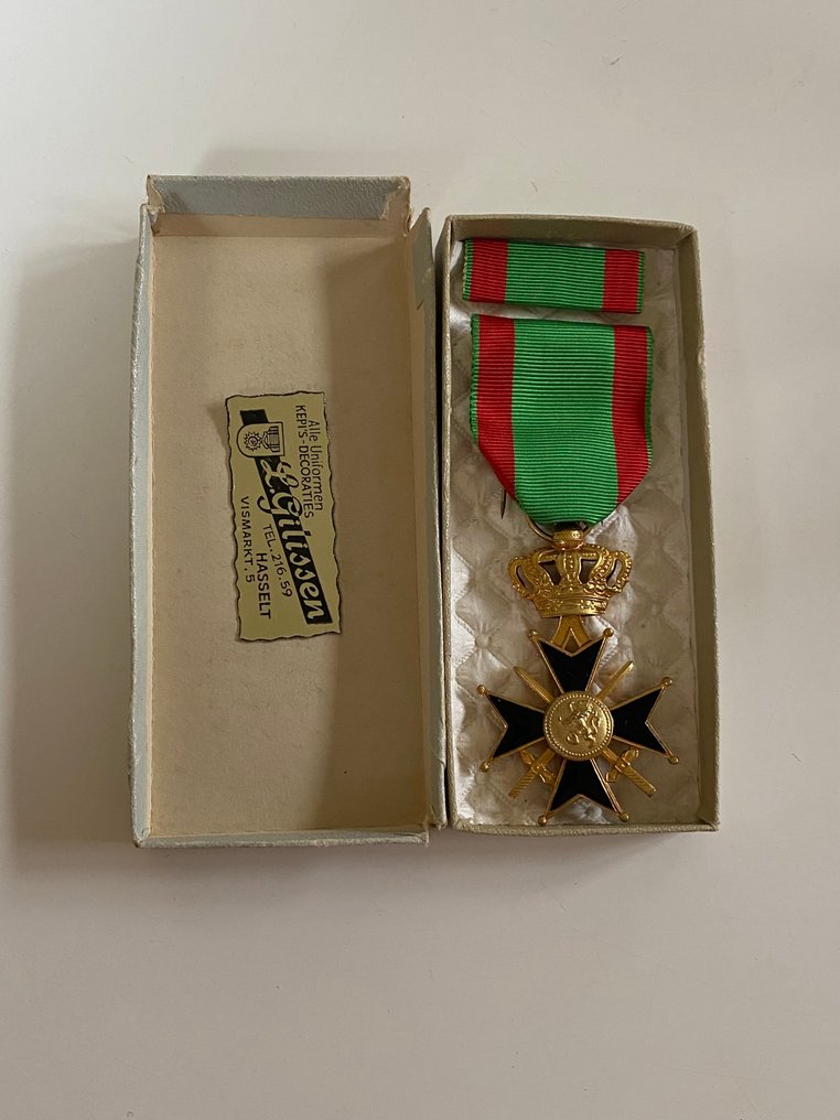 比利時 - 軍功章 - 利奥波德国王二世奖章，比利时军事勋章，用于表彰非凡的服务或英勇行为。 #1.0