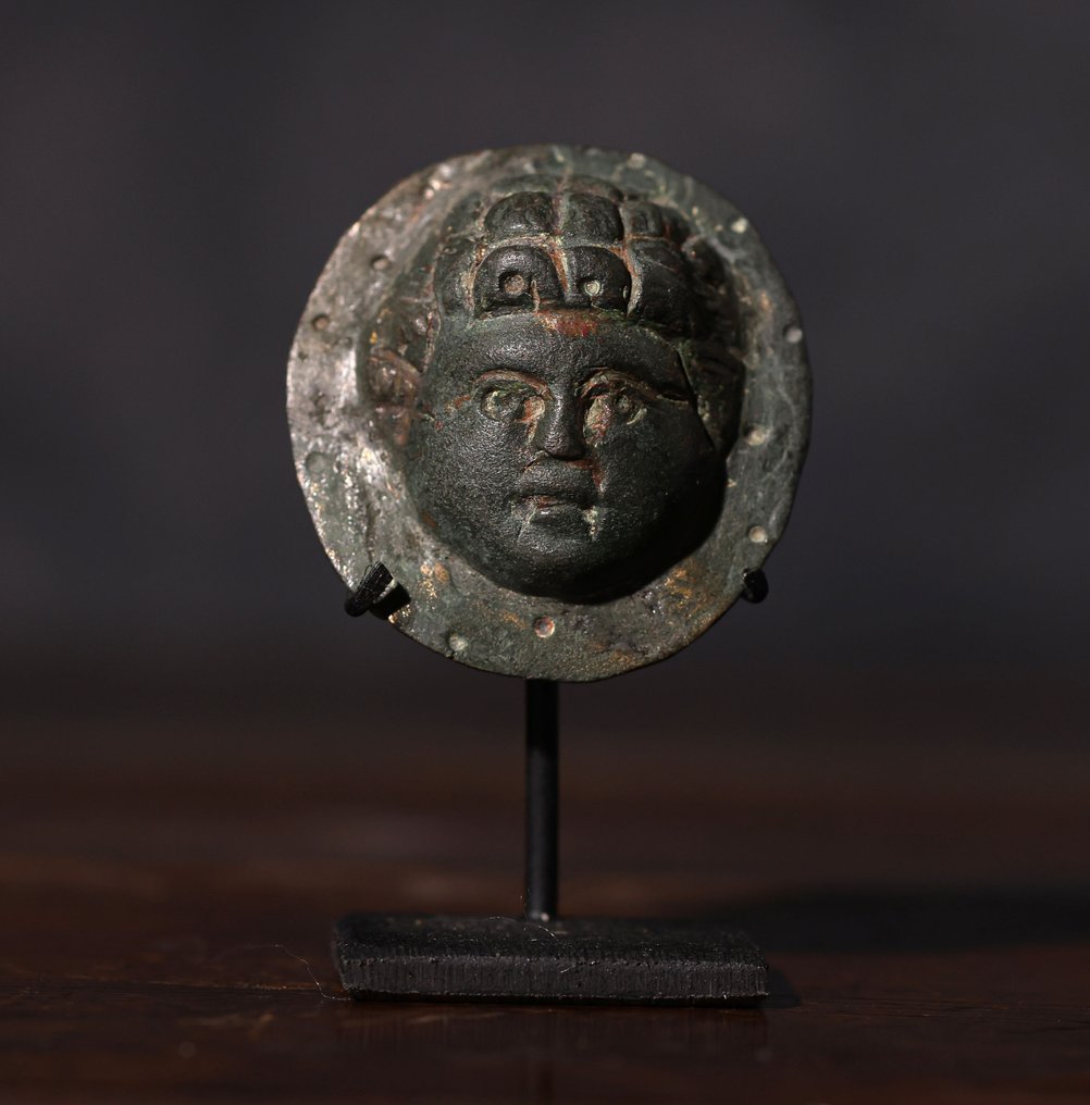 Αρχαία Ρωμαϊκή Χάλκινο ανάγλυφο που απεικονίζει ένα νεανικό ανδρικό πρόσωπο. - 4 cm #1.0