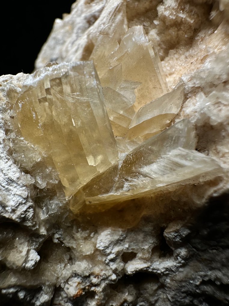 Enormous ARAGOSTRONZIANITE and superphosphorescent gypsum. Crystals on matrix - Height: 178 mm - Width: 111 mm- 2050 g - (1) #2.1