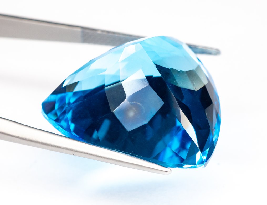 Zonder minimumprijs Topaas - 41.06 ct - Gem Report Antwerp (GRA) - Intense 'Swiss' Blue #4.3