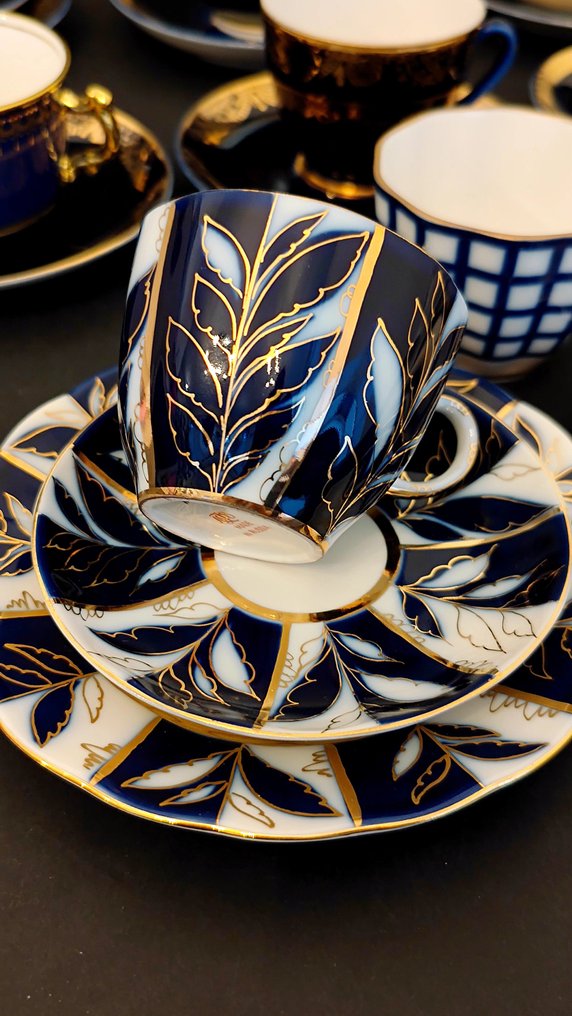 Lomonosov Imperial Porcelain Factory - Csésze és csészealj (9) - Rare chance — 9 sets in one. - Porcelán - Kobalt & Arany Elegancia #1.0