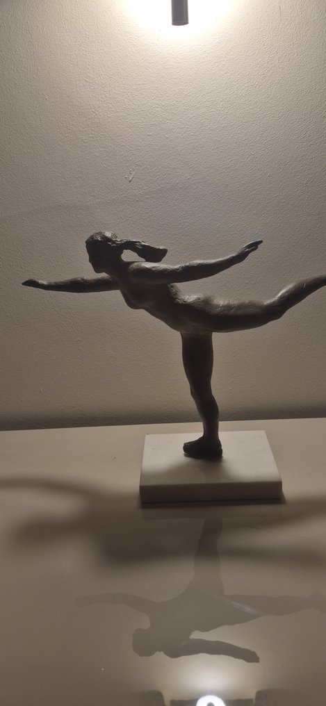 Juan Luis Vassallo (1908-1986) - 雕塑, Patinadora - 25 cm - 镀金青铜 #1.0
