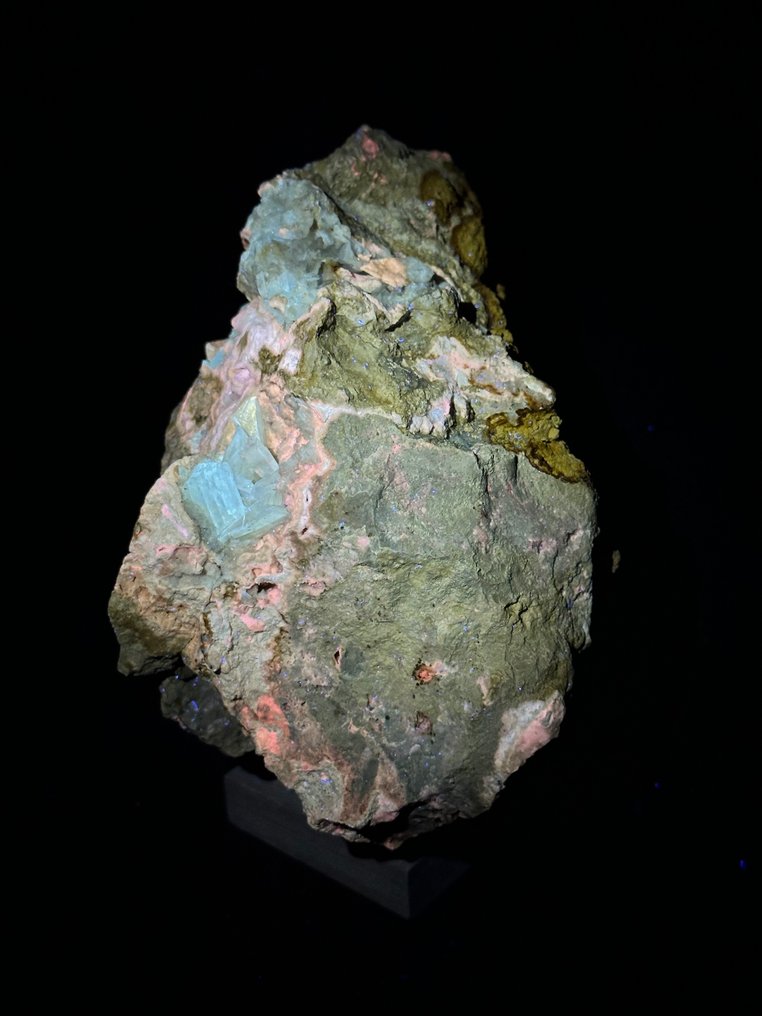 Enormous ARAGOSTRONZIANITE and superphosphorescent gypsum. Crystals on matrix - Height: 178 mm - Width: 111 mm- 2050 g - (1) #4.3