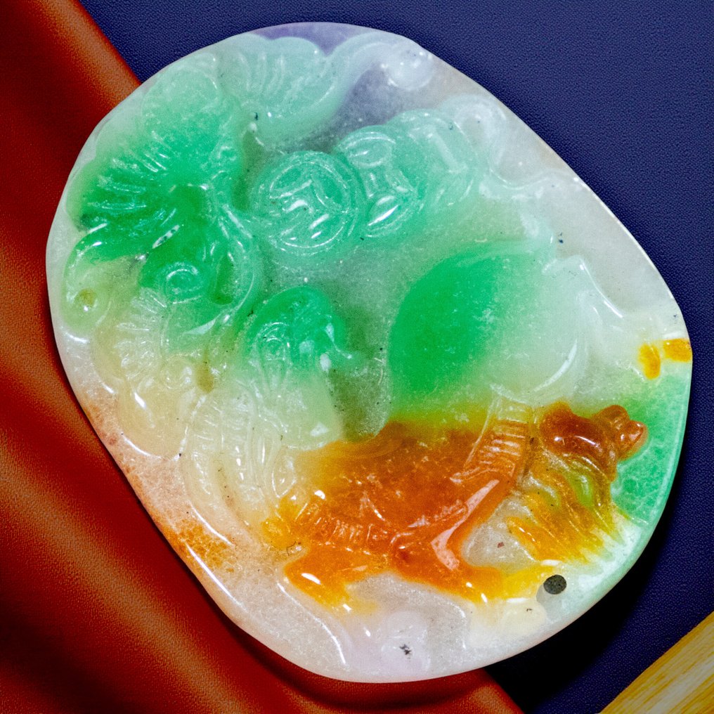 Ciondolo amuleto in giada multicolore – Scultura artigianale per collana - Altezza: 55 mm - Larghezza: 44 mm- 48 g #2.1