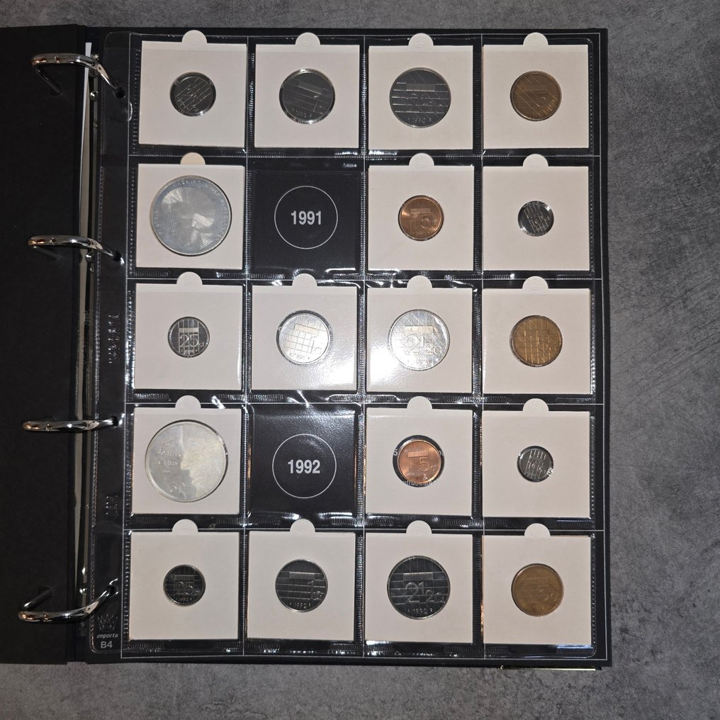 Netherlands. Beatrix. Album 5 Cent t/m 50 Gulden 1980 t/m 2001 compleet inclusief ZILVER #4.3