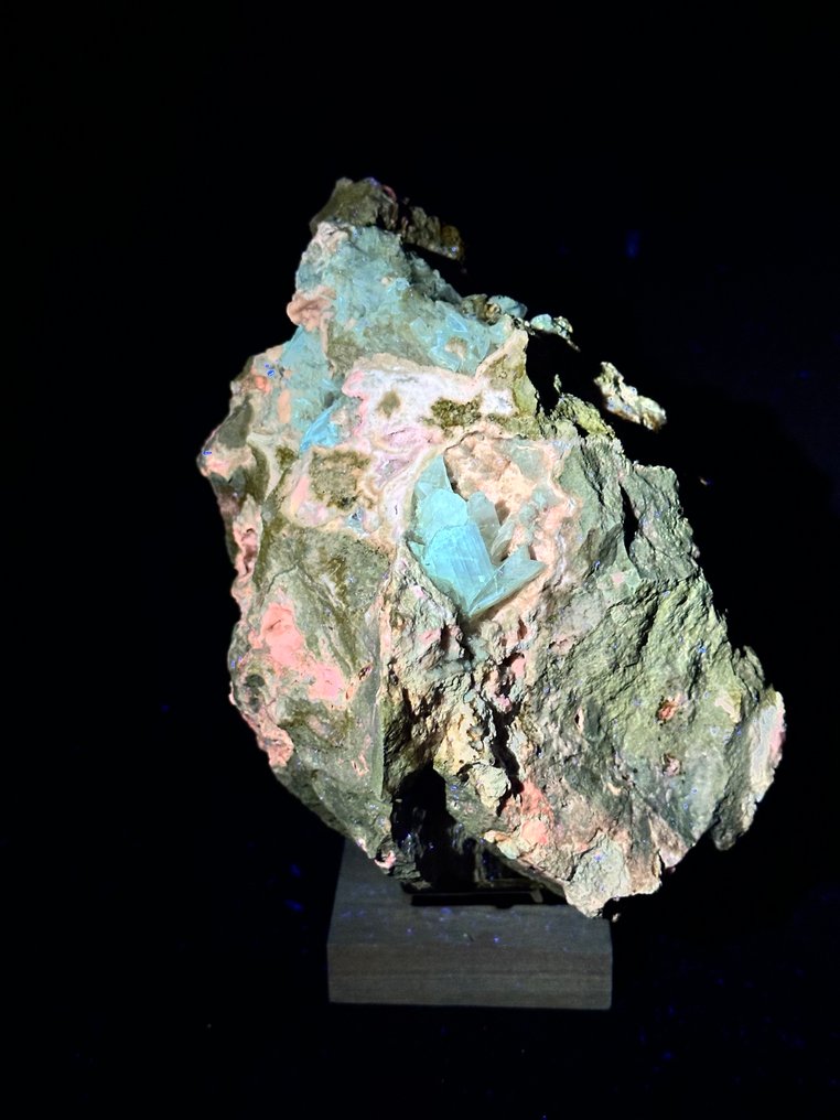 Enormous ARAGOSTRONZIANITE and superphosphorescent gypsum. Crystals on matrix - Height: 178 mm - Width: 111 mm- 2050 g - (1) #3.2
