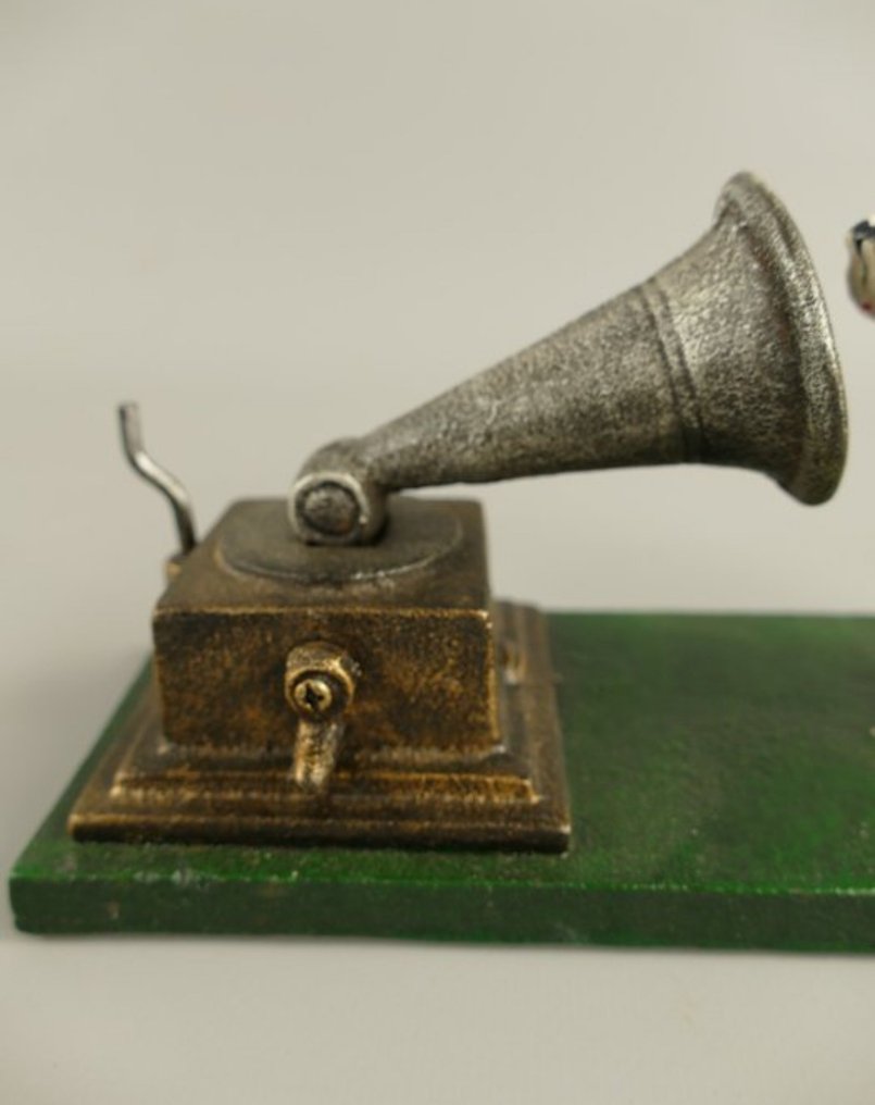 His Masters Voice, Rogers foundry Birmingham - Nipper listening to a phonograph Gramophone #3.2