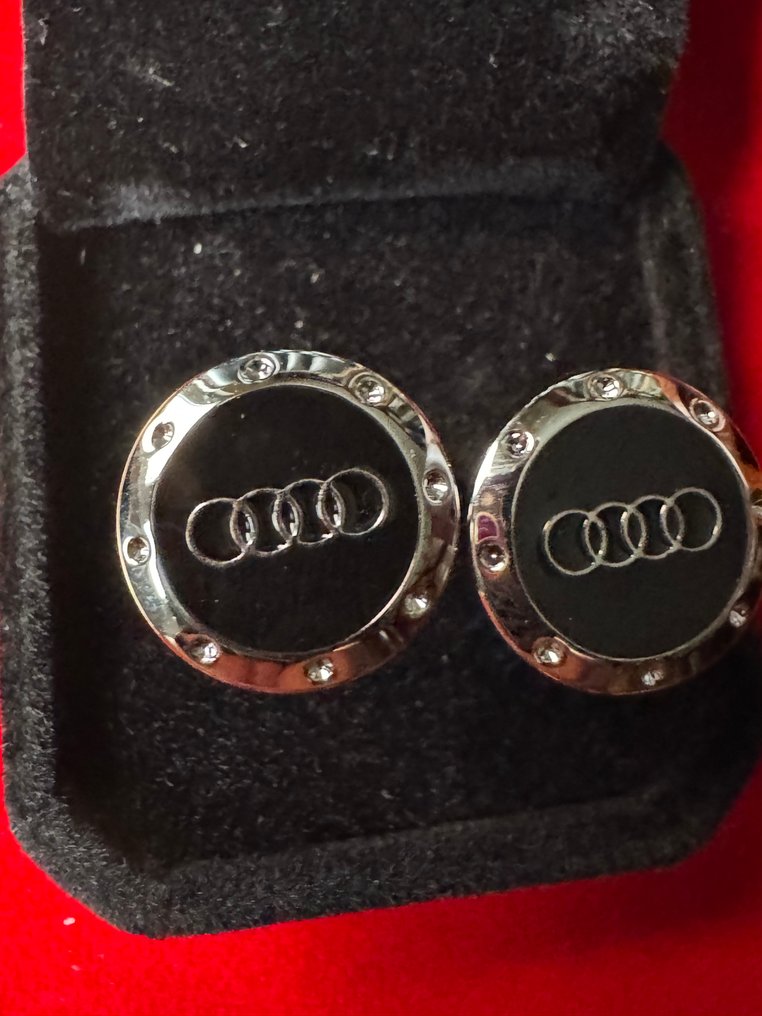 Όμορφα καρφίτσα Audi από κυλινδρικό ασήμι και γυαλί. - Μανικετόκουμπα #4.3