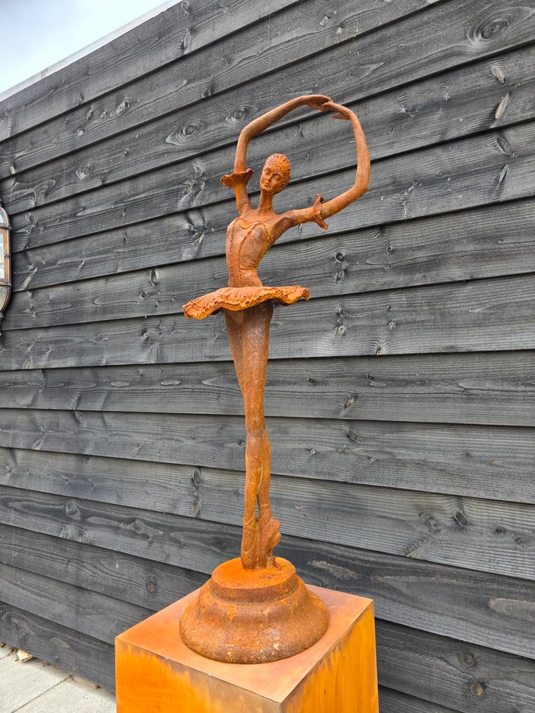 Statue, XL Ballerina with Pedestal 173cm - 173.5 cm - Fer - 2025 #4.3